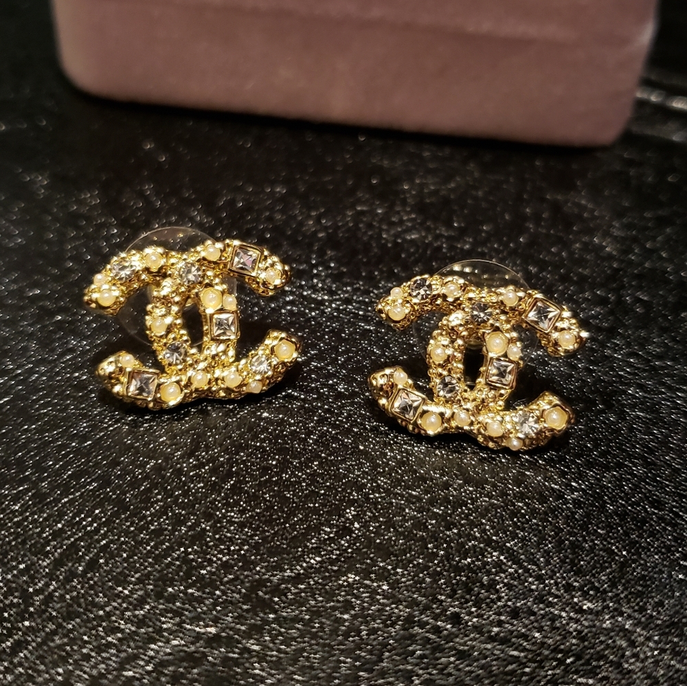 Vtg Coco Chanel pearl crystal gold stud earrings